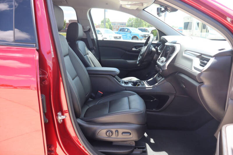 2023 GMC Acadia SLT