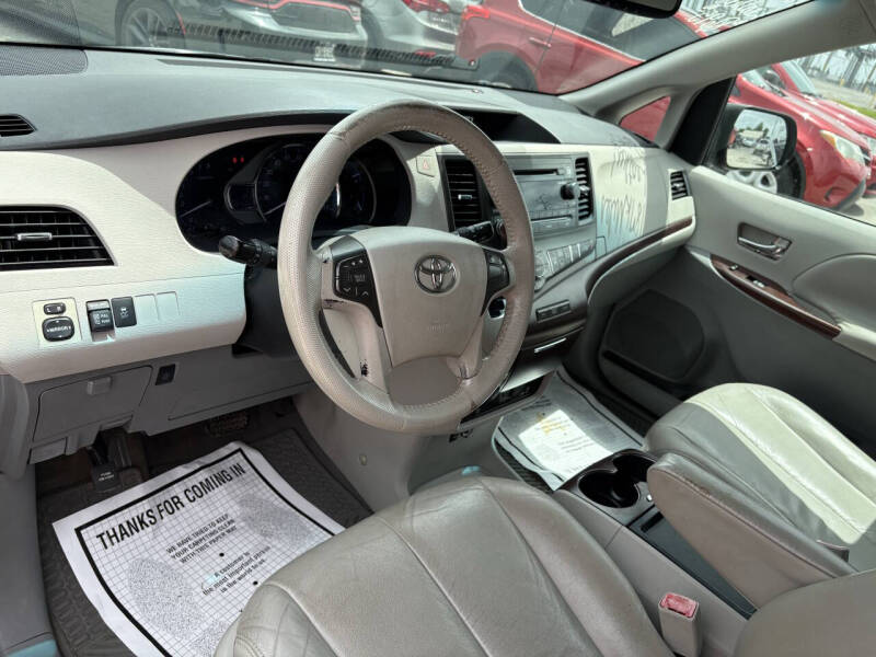 2011 Toyota Sienna XLE 8-Passenger