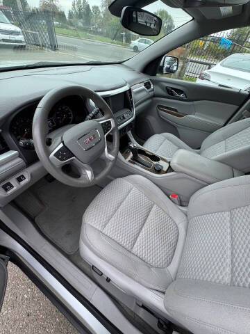 2017 GMC Acadia SLE-2