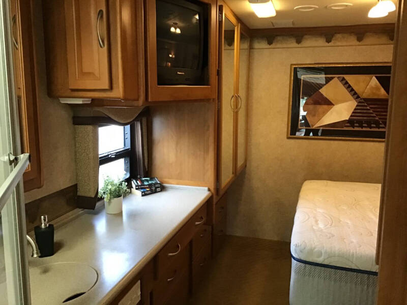 2004 Fleetwood RV Pace Arrow 36B / 36ft