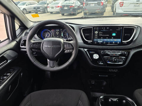 2024 Chrysler Pacifica Touring