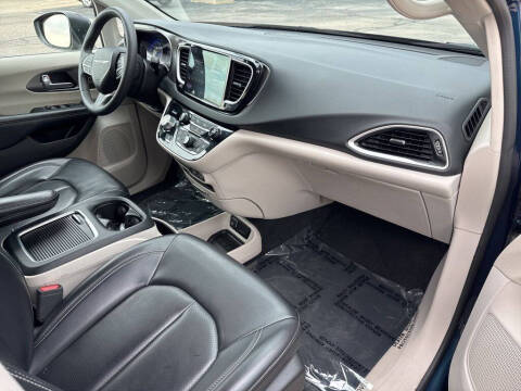 2023 Chrysler Pacifica Touring L