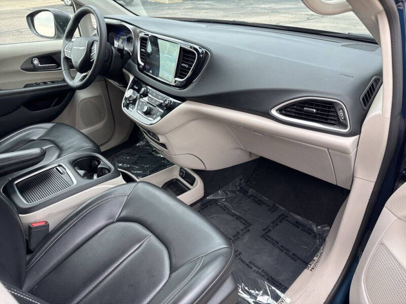 2023 Chrysler Pacifica Touring L