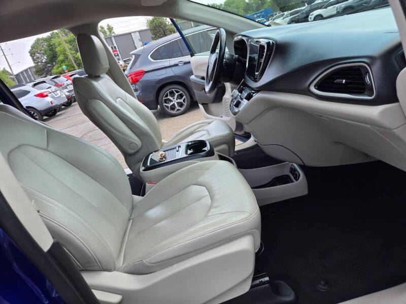2021 Chrysler Pacifica Touring L