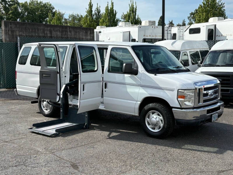 2011 Ford E-Series E-350 SD XLT