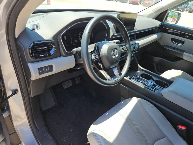 2023 Honda Pilot EX-L w/Rear Captain's Chairs