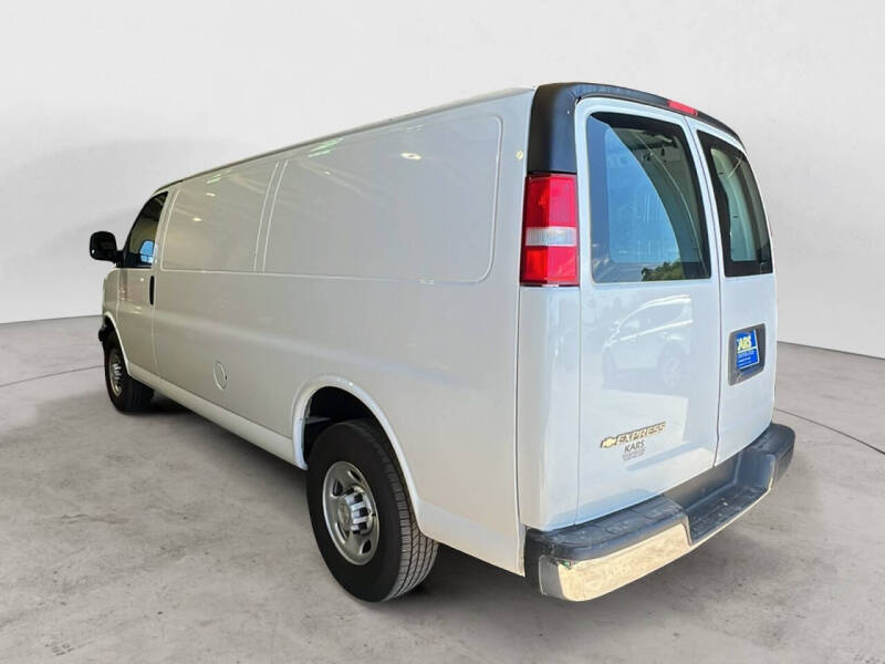 2022 Chevrolet Express 2500