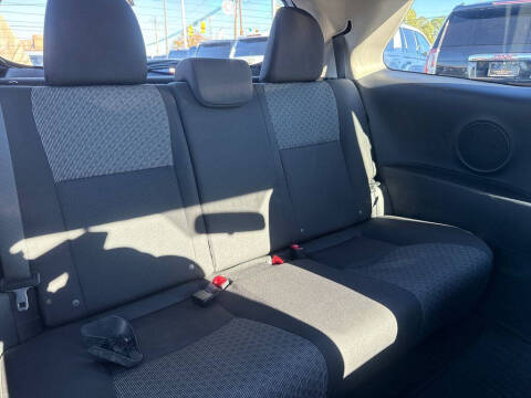 2016 Toyota Yaris 3-Door LE