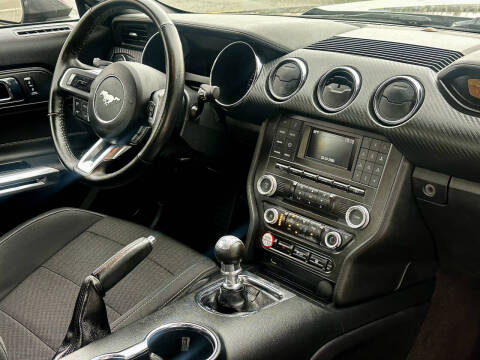 2016 Ford Mustang V6