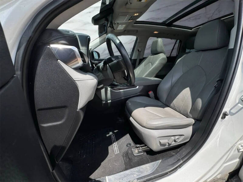 2022 Toyota Highlander Platinum