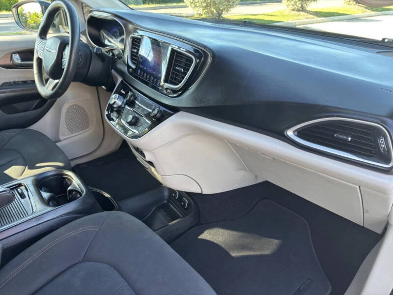 2017 Chrysler Pacifica Touring