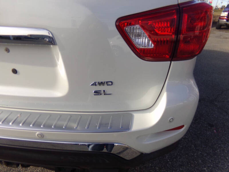 2017 Nissan Pathfinder SL