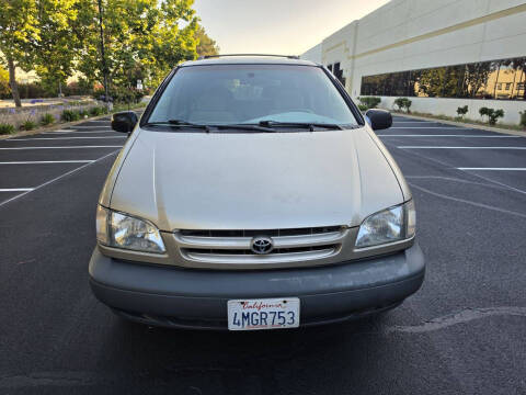 2000 Toyota Sienna LE