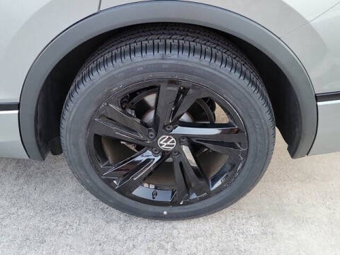 2023 Volkswagen Tiguan SE R-Line Black