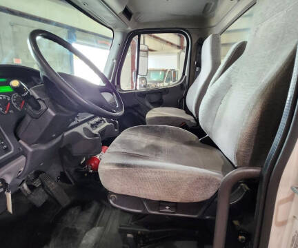 2017 Freightliner M2 106