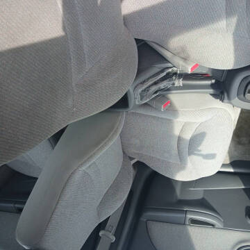 2005 Saturn Ion 1
