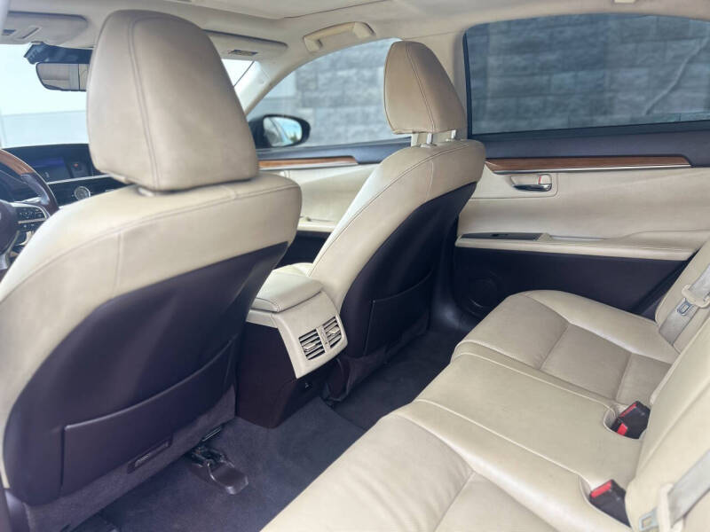 2017 Lexus ES 300h