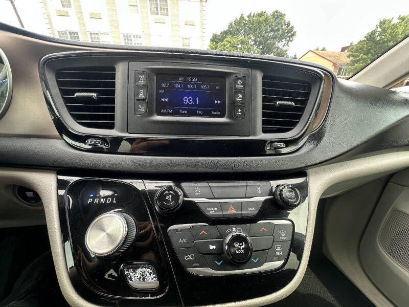 2017 Chrysler Pacifica LX