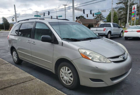 2008 Toyota Sienna for sale at Hernandez Motors in Rocky Face GA