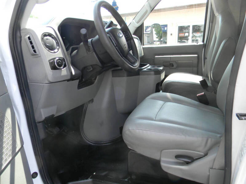 2024 Ford E-350