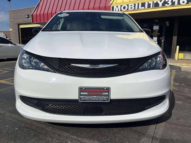 2024 Chrysler Voyager LX