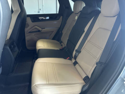 2025 Porsche Cayenne GTS