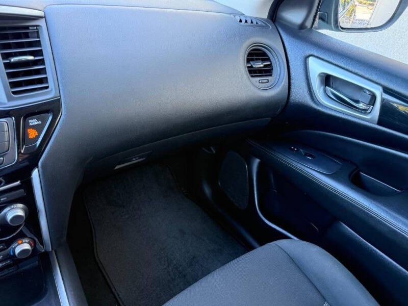 2019 Nissan Pathfinder S