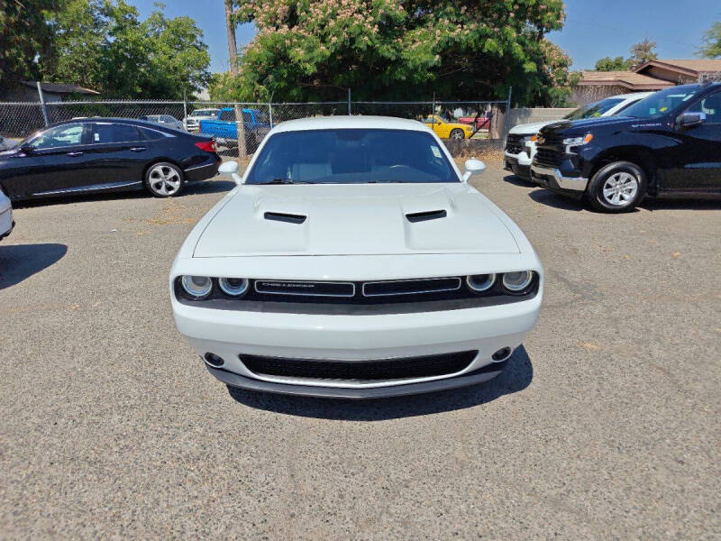 2016 Dodge Challenger SXT Plus