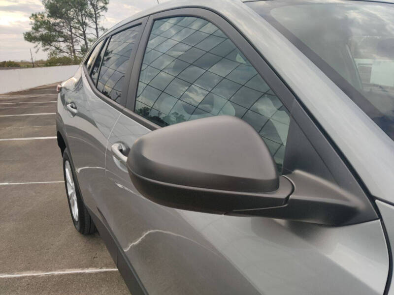 2025 Chevrolet Trax LS