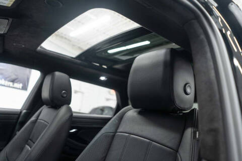 2023 Land Rover Range Rover Evoque P300 R-Dynamic HST