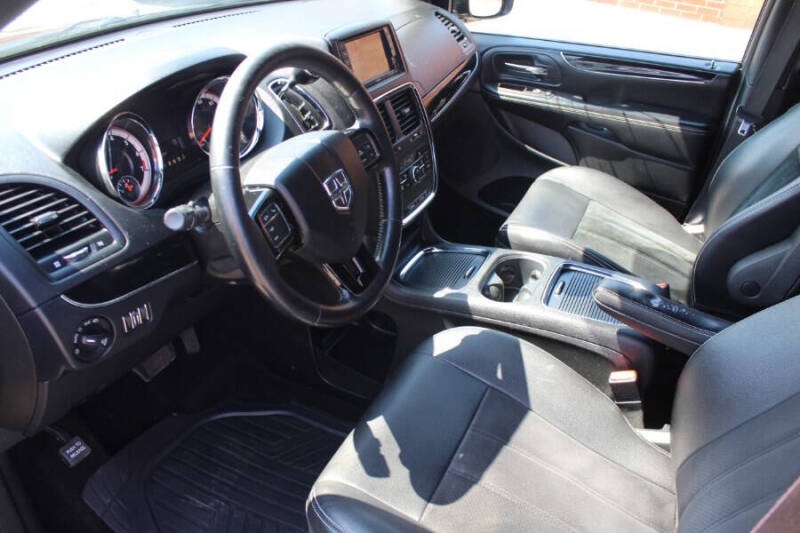 2016 Dodge Grand Caravan SXT Plus