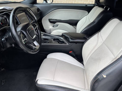 2018 Dodge Challenger SXT Plus