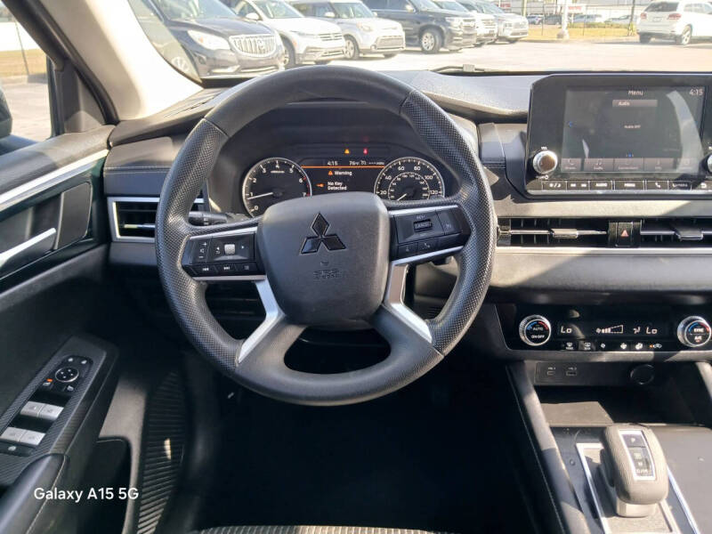 2022 Mitsubishi Outlander ES