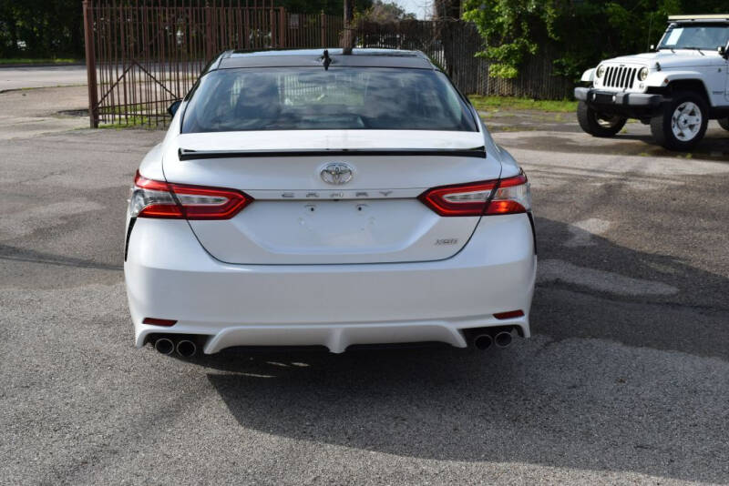 2019 Toyota Camry XSE photo 4