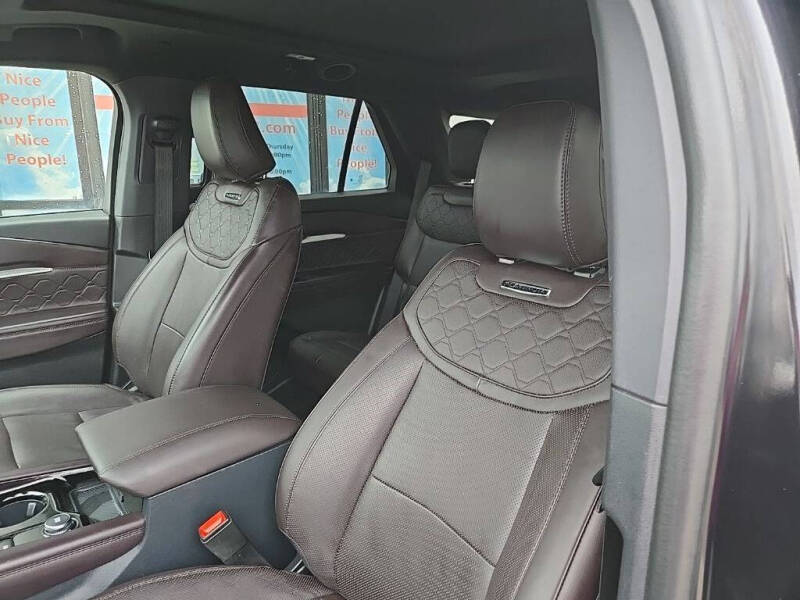 2025 Ford Explorer Platinum