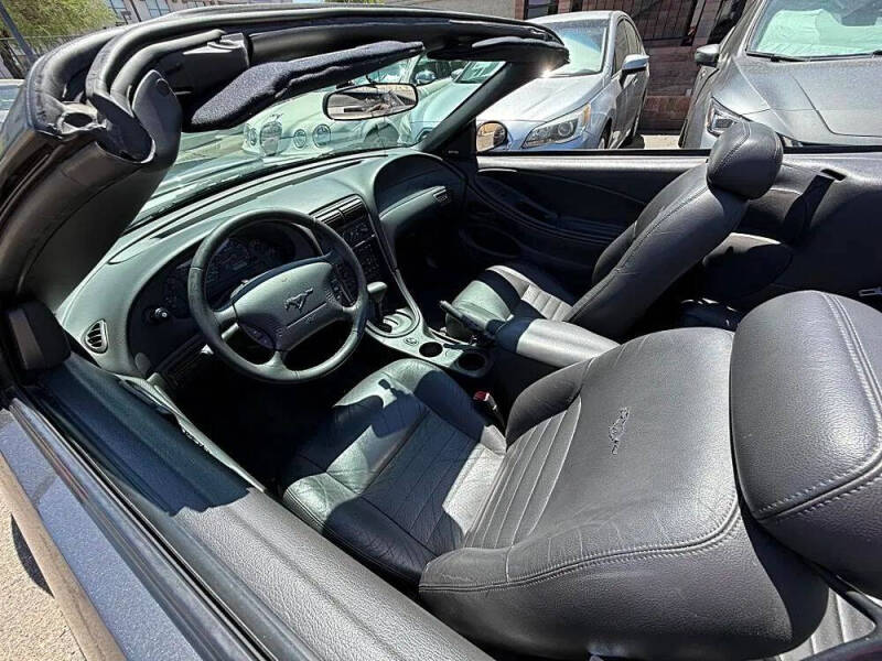 2004 Ford Mustang GT Deluxe