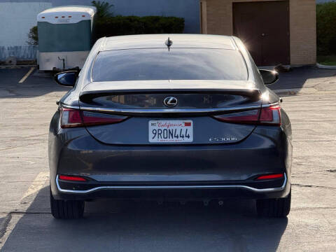 2025 Lexus ES 300h