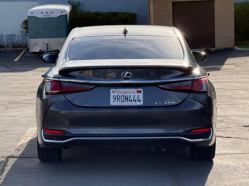 2025 Lexus ES 300h