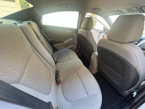 2013 Hyundai Accent GLS