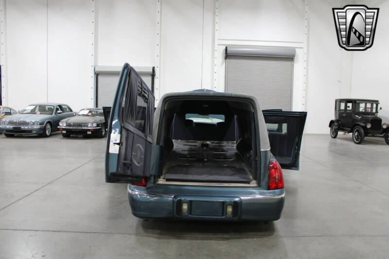 2001 Lincoln Town Car Executive