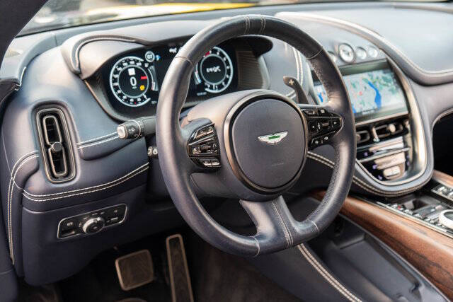 2021 Aston Martin DBX 16