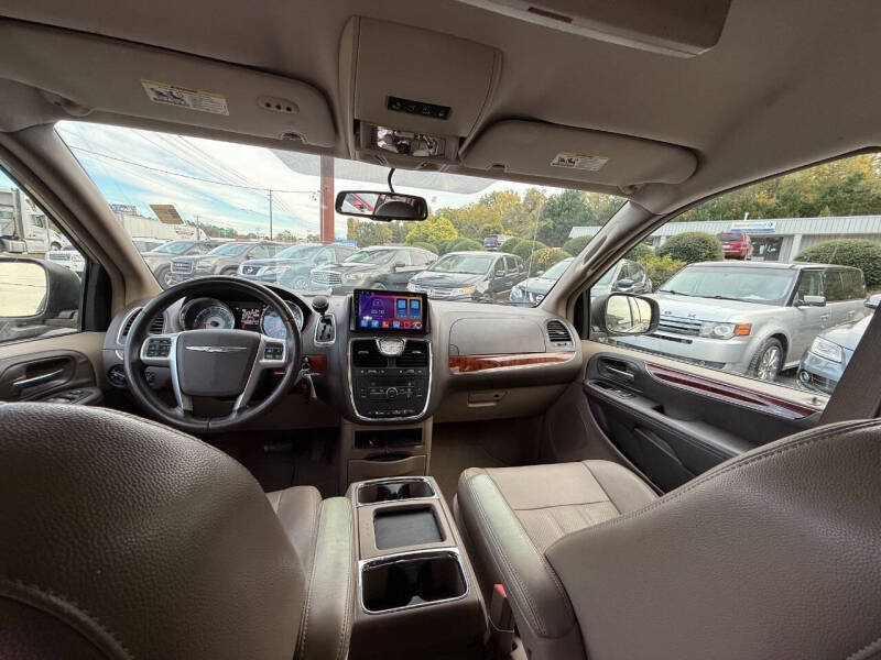 2012 Chrysler Town and Country Touring