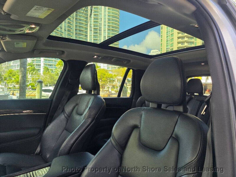 2016 Volvo XC90 T6 Momentum