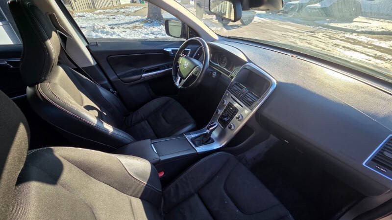 2017 Volvo XC60 T5 Dynamic