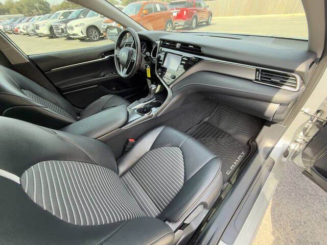 2020 Toyota Camry SE