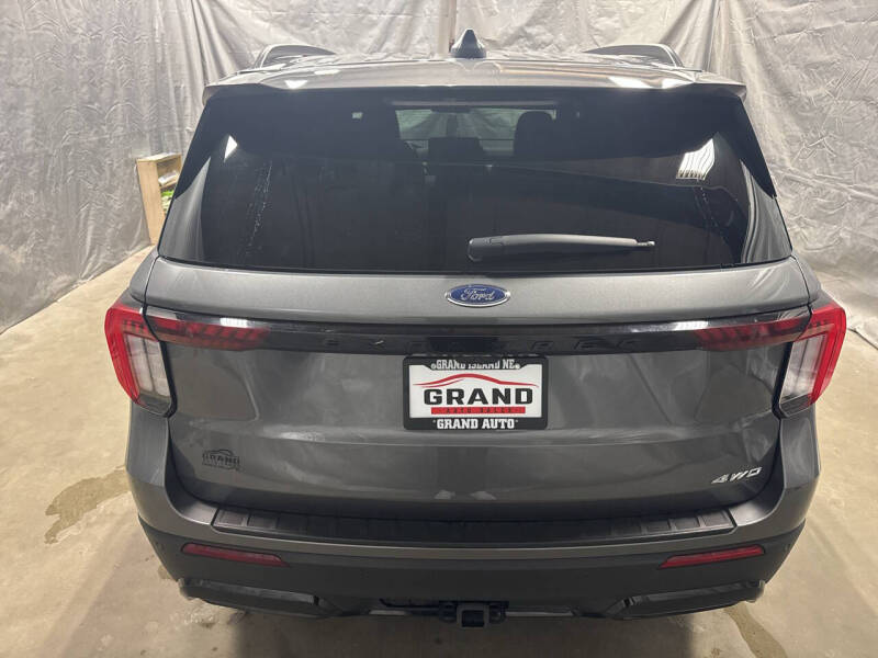 2025 Ford Explorer ST-Line