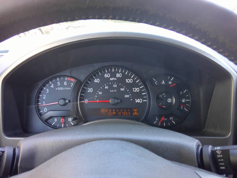 2004 Nissan Titan SE photo 17