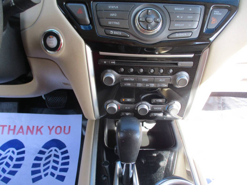 2016 Nissan Pathfinder SV