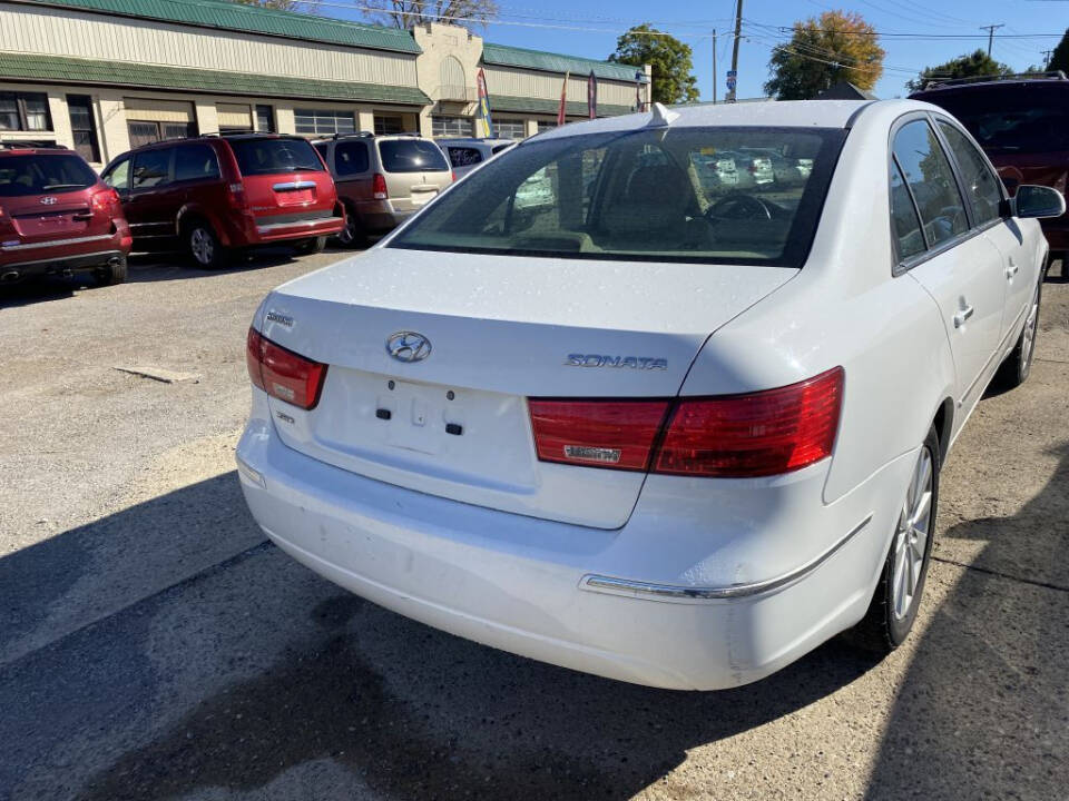 2009 Hyundai SONATA for sale at Main Street Auto Sales in Zanesville, OH