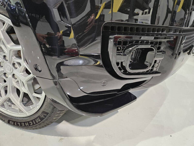 2024 Land Rover Defender 110 V8 P525